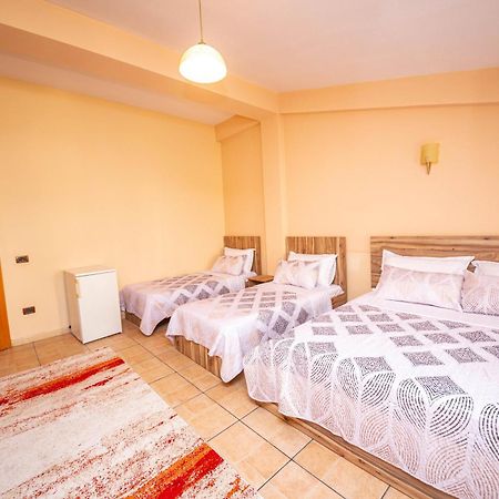 Galante Hotel Драч Екстериор снимка
