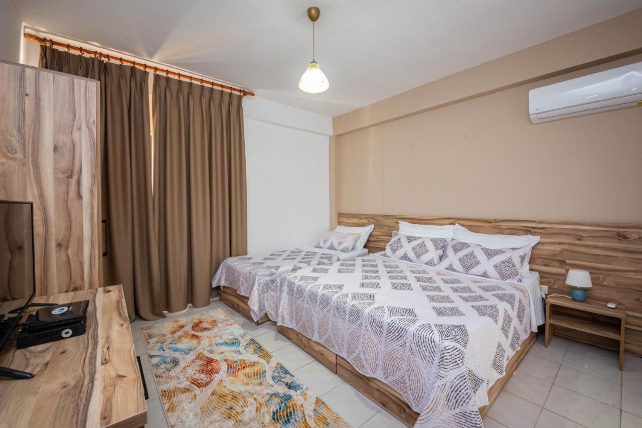 Galante Hotel Драч Екстериор снимка