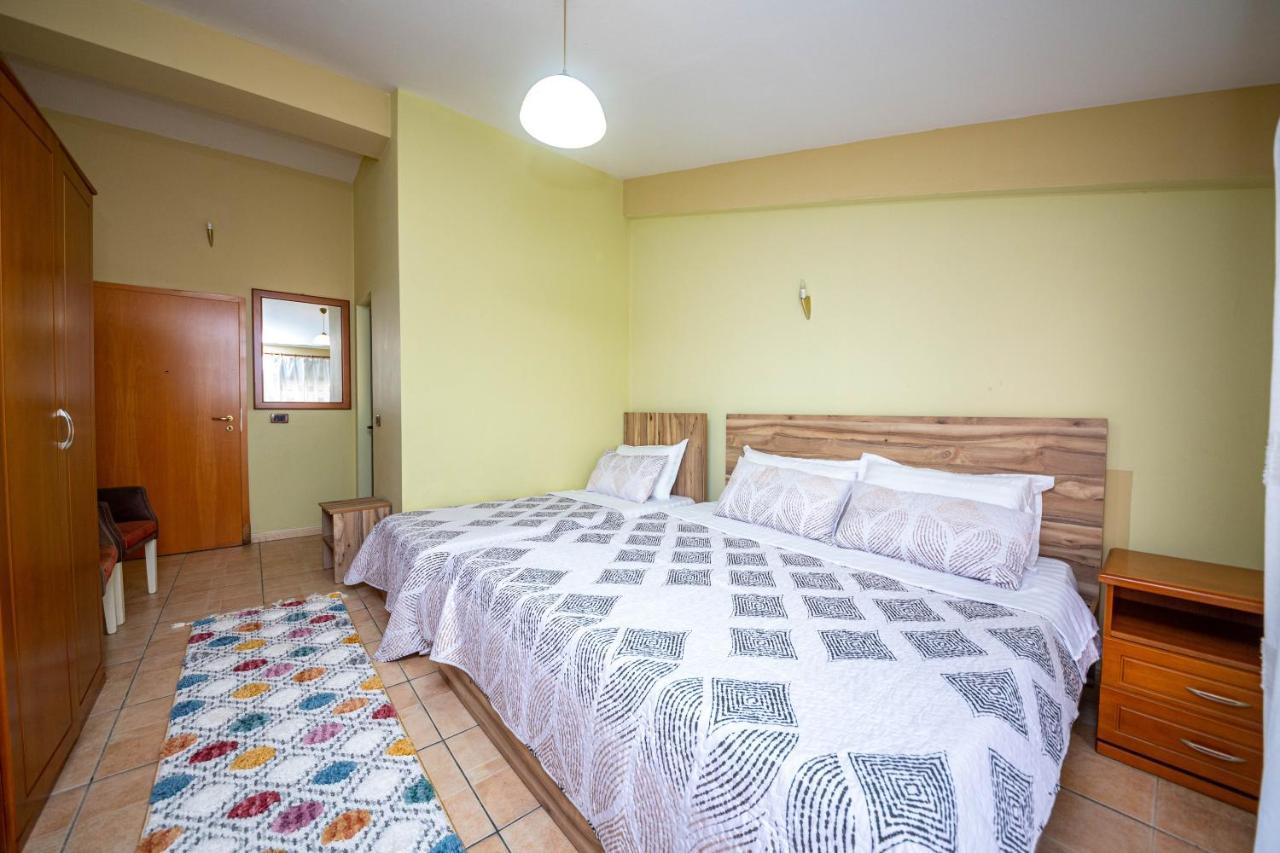 Galante Hotel Драч Екстериор снимка