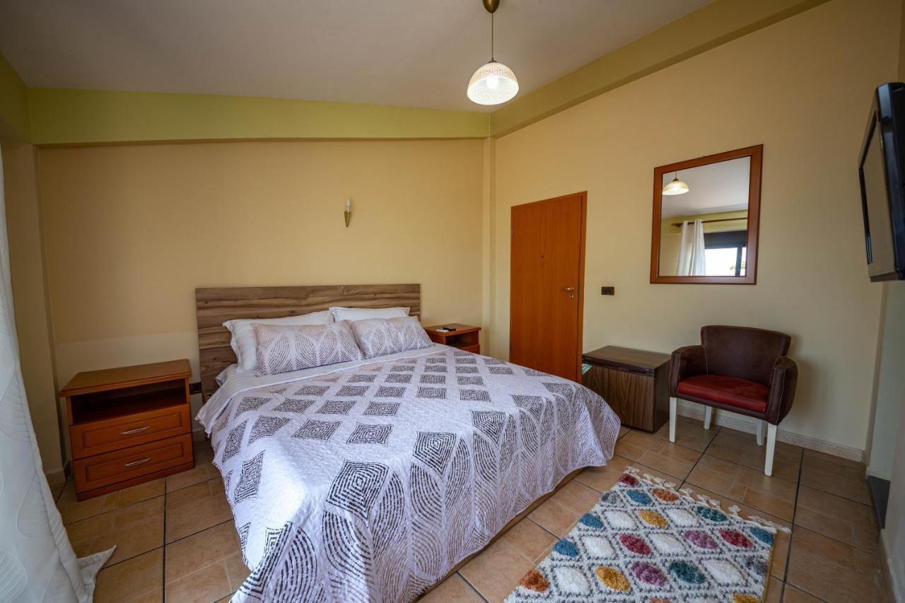 Galante Hotel Драч Екстериор снимка