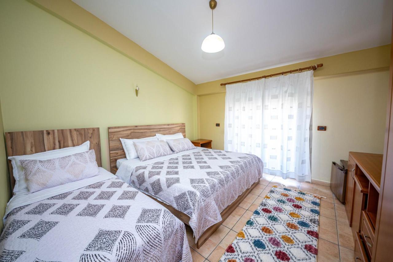 Galante Hotel Драч Екстериор снимка