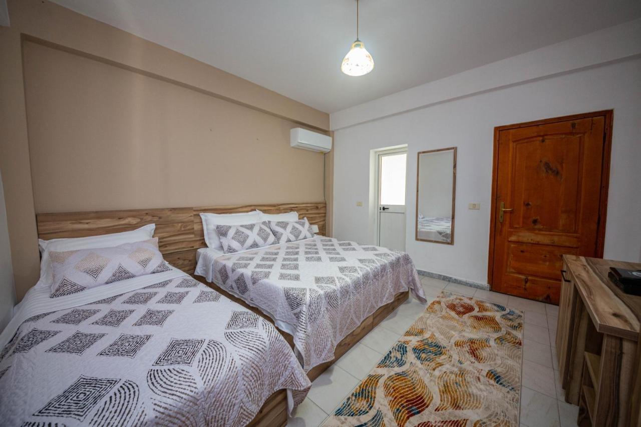 Galante Hotel Драч Екстериор снимка