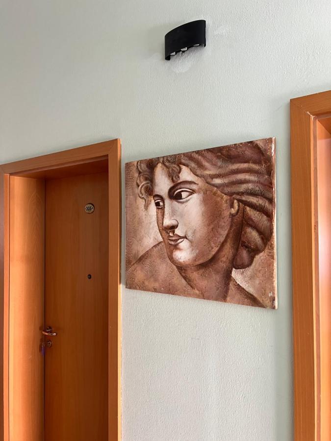 Galante Hotel Драч Екстериор снимка