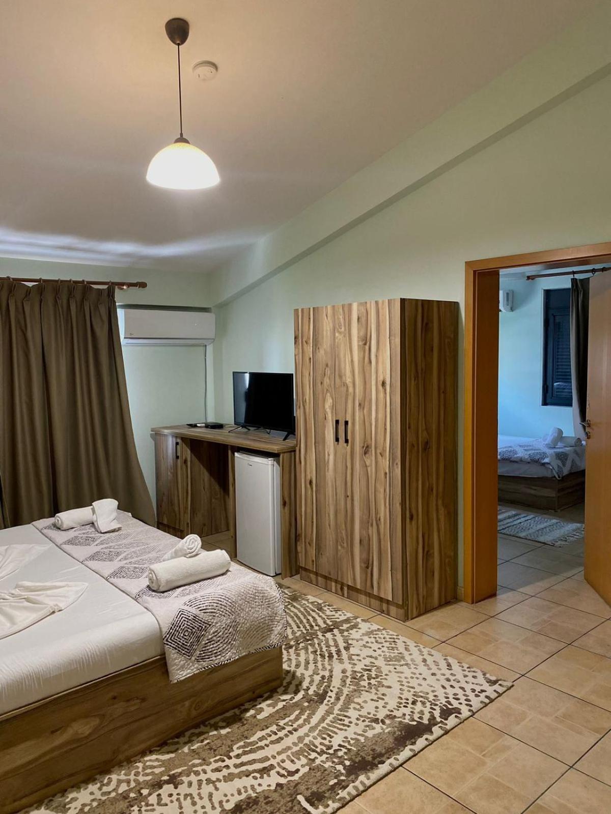 Galante Hotel Драч Екстериор снимка