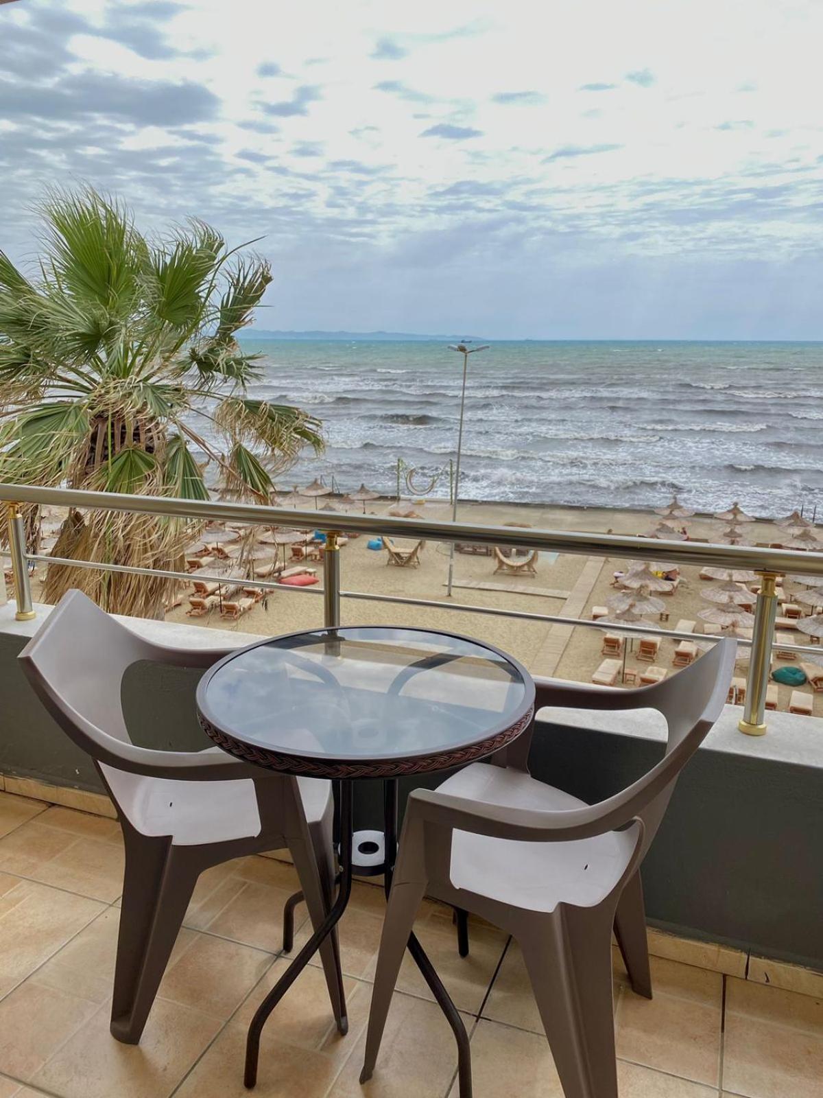Galante Hotel Драч Екстериор снимка