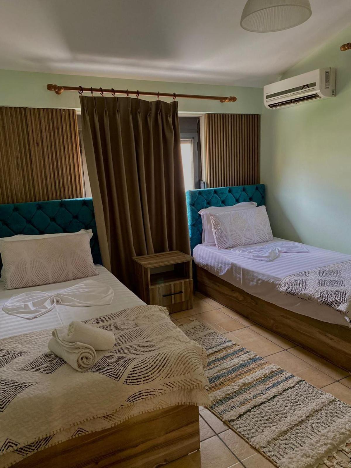 Galante Hotel Драч Екстериор снимка